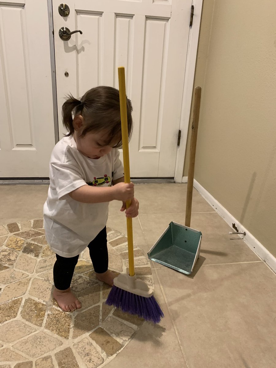 stephc147's tweet photo. My niece’s birthday party is tomorrow and I told her she had to help clean her house up 😅😂😂 Querias Fiesta mija?! Ándale.. a limpiar!! Lol https://t.co/WyRnLdCdx2