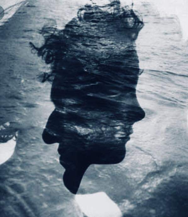 eli57912974's tweet photo. E venne #ilTempoPer
per intraprendere
#unViaggio
Mi lasciai avvolgere in
un abbraccio di emozioni
senza fine,
#senzacheio chiedessi
il perché di tutto ciò
Nulla chiesi.
Nè mi chiesi
#ComeQuel la tua presenza
fosse stata in grado
di farsi necessità...
#unTemaAlGiorno https://t.co/Z5IZauDsvG