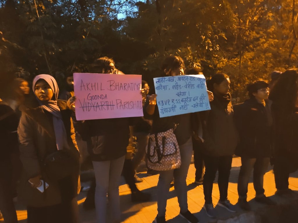 satish_jnu's tweet photo. JNU women shows the way! Salute to the women of JNU, who have formed massive human chain against farcical peace rally of ABVP inside campus. Every attempt to make our JNU an unsafe place will be resisted.
#FreedomWithoutFear
#FeesMustFall https://t.co/Uyb02GgXsN