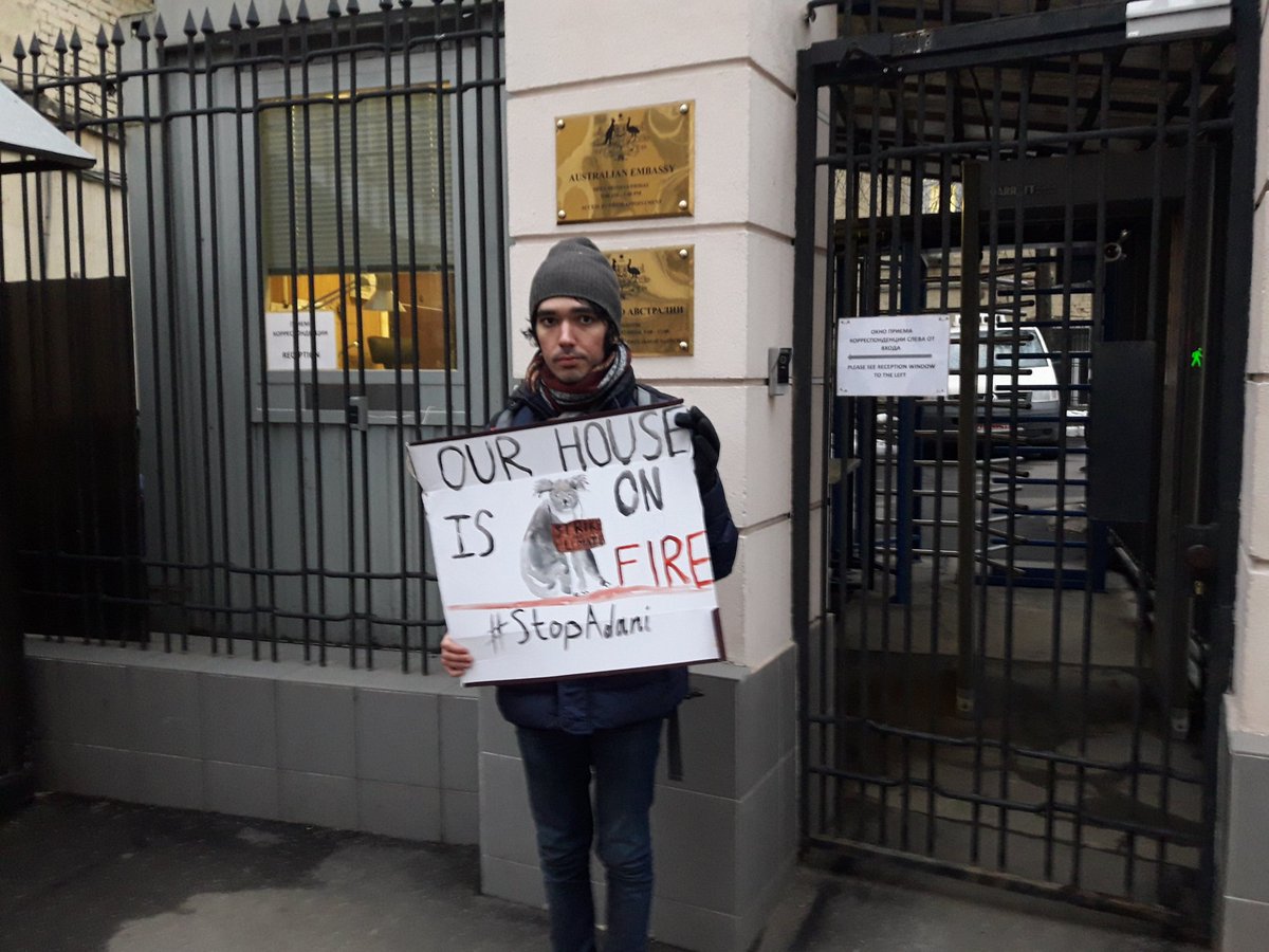 Patent overraskende Udfyld Arshak Makichyan on Twitter: "My 44th week. Near the Australian Embassy in  Moscow. #StopAdani #FridaysForFuture #AustraliaFires  https://t.co/zvynxJvjQv" / Twitter
