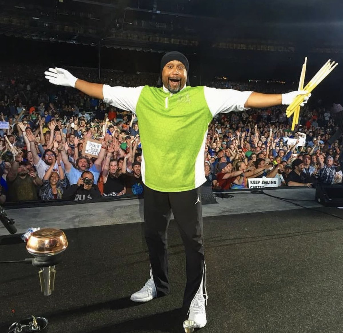 Carter is sending out hugs to all who have voted for DMB!! TODAY is the LAST DAY to Vote! Let’s get that million!! 
rockhall.com/vote #rockhall2020