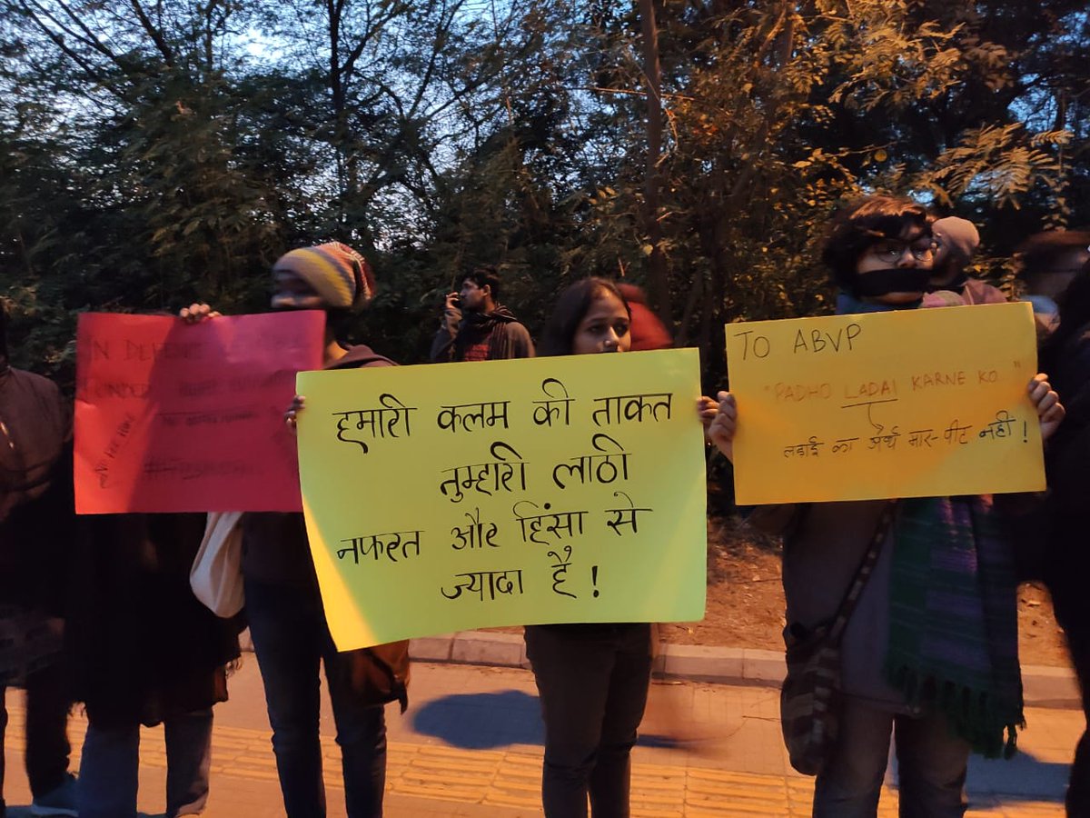 satish_jnu's tweet photo. JNU women shows the way! Salute to the women of JNU, who have formed massive human chain against farcical peace rally of ABVP inside campus. Every attempt to make our JNU an unsafe place will be resisted.
#FreedomWithoutFear
#FeesMustFall https://t.co/Uyb02GgXsN