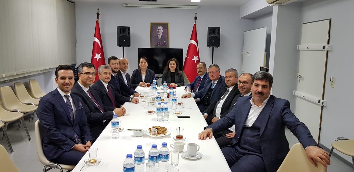 profaligur's tweet photo. #Domotex2020 halı fuarı için bulunduğumuz Hannoverde Başkonsolosumuz ve Ticaret Ataşemizi milletvekillerimiz ve GAİB Halı İhracatçıları Birliği heyetiyle ziyaret ettik. https://t.co/24NvGTCkly