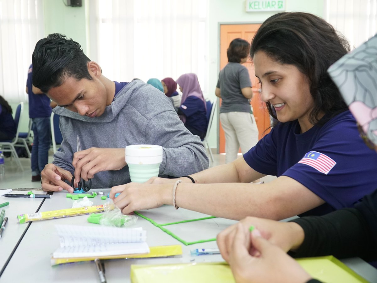 mycorpsofficial's tweet photo. @SyedSaddiq @scheekeong [MYCORPS MISSION 8 @ SOUTH ASIA]

Day 19: 10th January 2020

Topic: Sustainable Agriculture

Speaker: Mr. Syed Salleh

#MyCorps #MyCorpsSouthAsia
#Negaraku #ChangingLives #YouthPower @SyedSaddiq @scheekeong https://t.co/uzqVRM2XfO