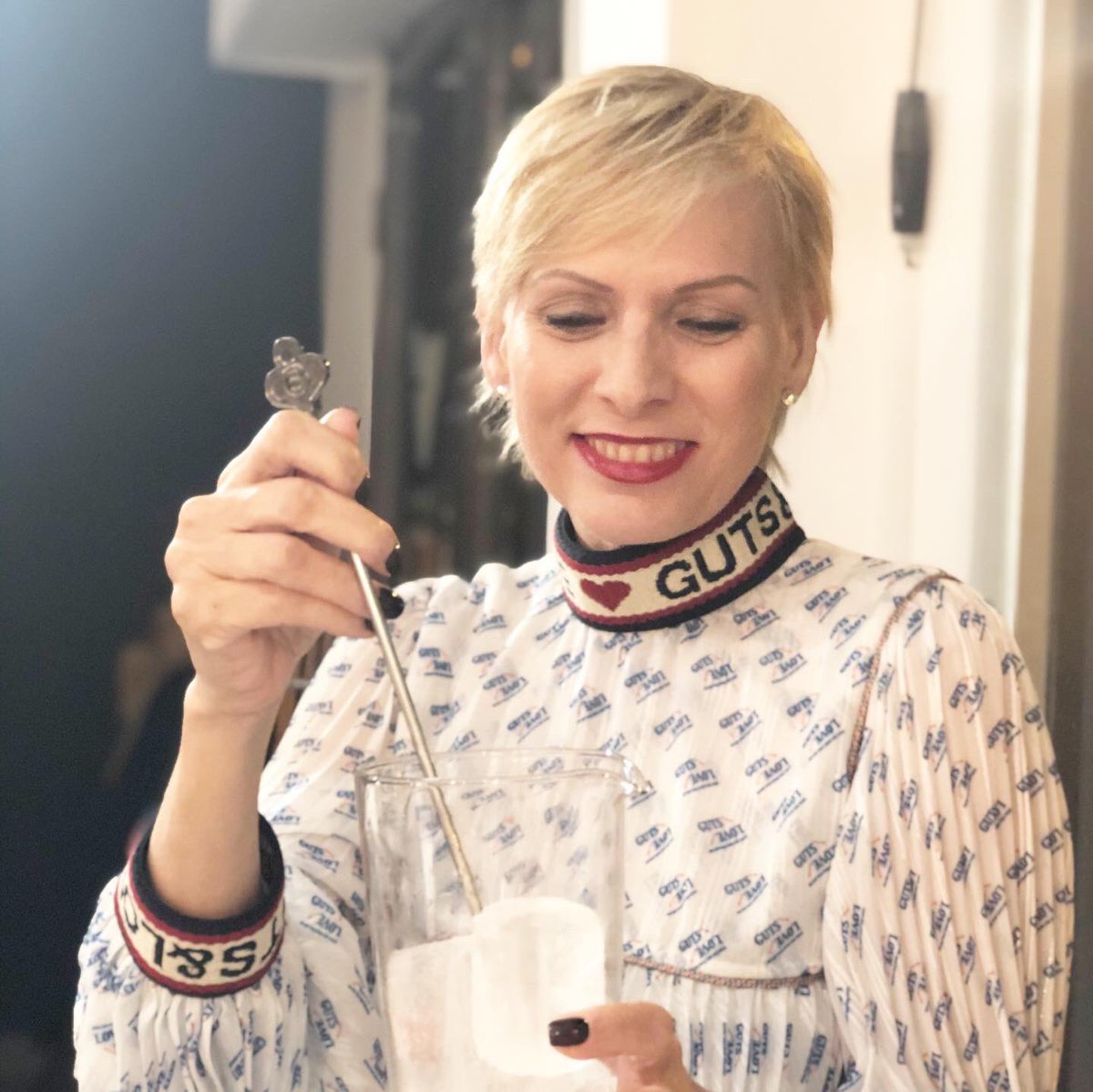 MerceTaus's tweet photo. Cara/taller de combinados #craft a base de destilados de producción artesanal de alta calidad
Gracias a @Thebestcityclub por su invitación.
La demostración tuvo lugar en #Demobar @CreativeBar
#thebestcoctailday
#blogger50plus
#comunicadorademoda https://t.co/7FIxuLjLTT