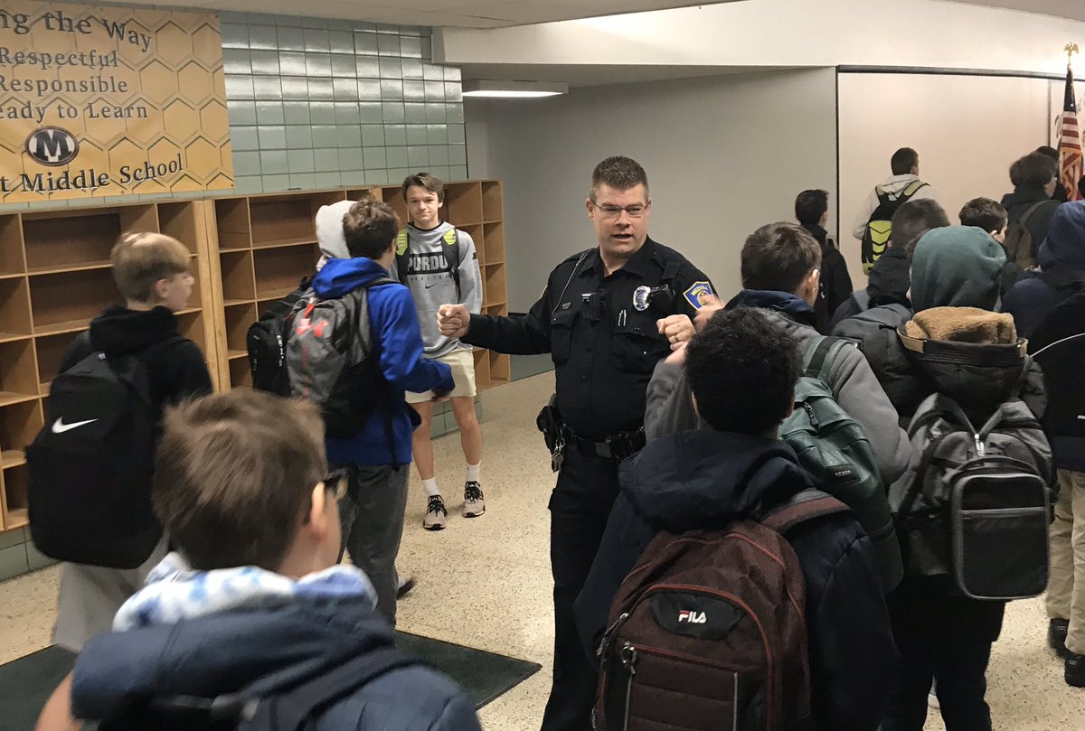 Officer Roland welcoming students to school on fist bump Friday. Have a great day and finish the week strong. <a href="/MrsBoytim/">Mrs. Boytim</a> <a href="/PaulWorsencrof1/">Paul Worsencroft</a>