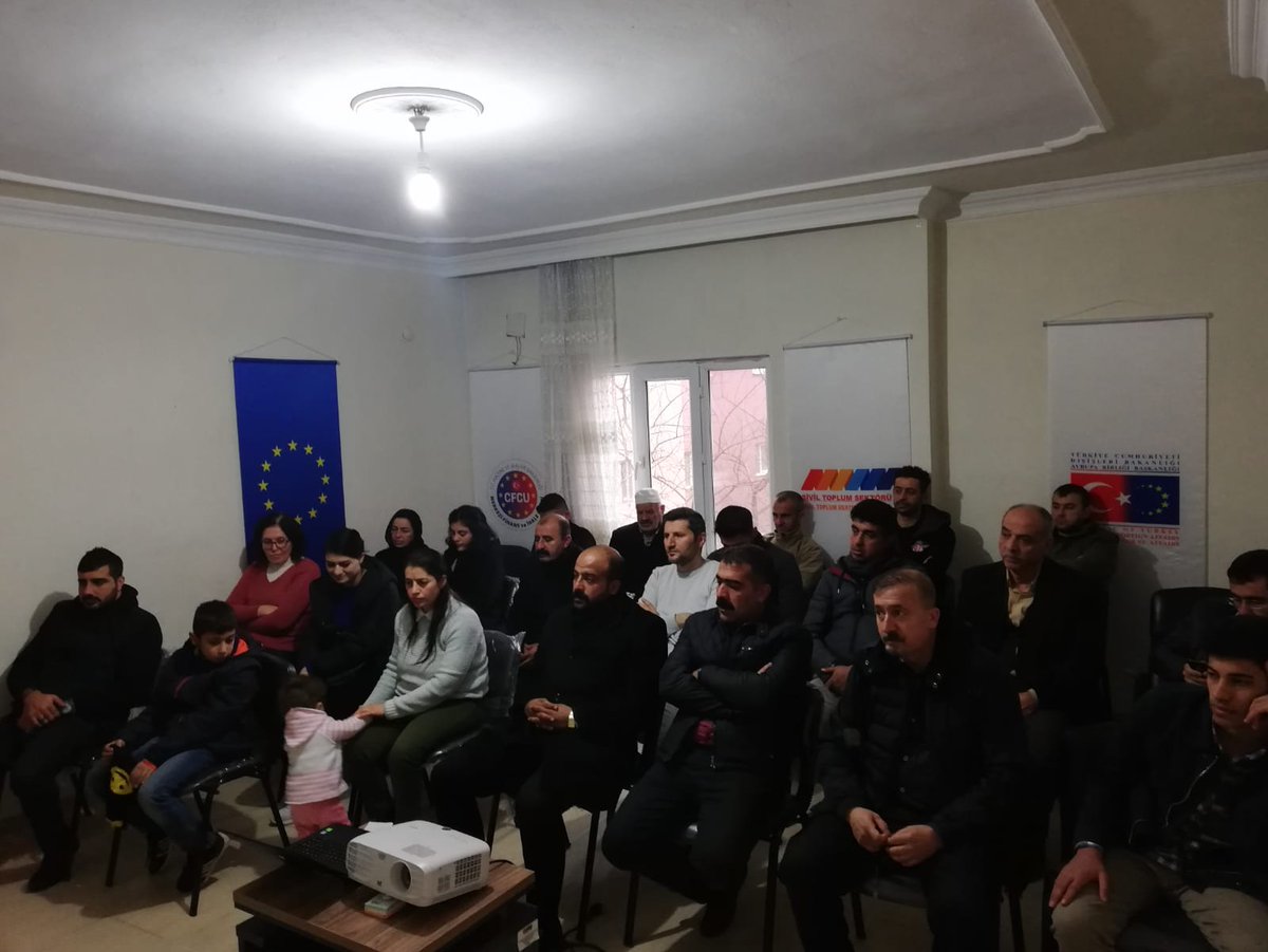 midyat_d's tweet photo. PLATFORM TOPLANTISI 8
Projemizin dâhilinde olan bir platform oluşturularak gerçekleştireceğimiz 11 toplantının sekizincisini okul idaresinde müdür aynı zaman da Midyat Kızılay Derneği Başkanı Murat AYKAT yönetiminde 05.01.2020 tarihinde gerçekleştirdik. https://t.co/f0QNuxMHT8