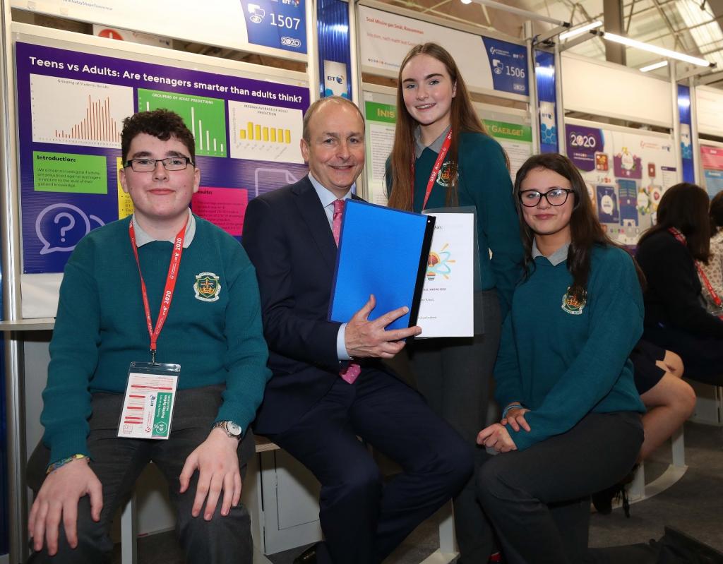 portumnacommsch's tweet image. Day 3 BTYSTE

Stephen, Sienna &amp;amp; Caoimhe discussing their @BTYSTE project with @MichealMartinTD @BTYSTE @accsirl #networking #inspiringyoungminds #createtodayshapetomorrow @AnneRabbitte