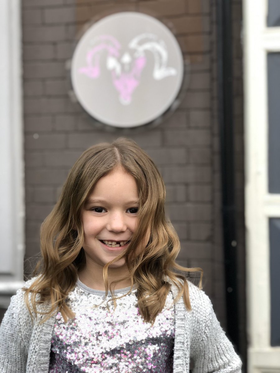 ElleMeeson's tweet photo. Thanks Steph @RAMhair for doing my hair ready for the cinema!  Looking forward to seeing @catsmovie @cineworld with @LauraMeeson #InsetDay #catsmovie #girlieday https://t.co/rSpsH4YwAU