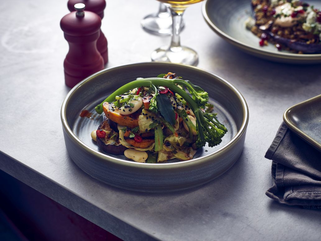 Genware1's tweet photo. Add a little luxury to your January with our winter vegetarian dish beautifully presented in the deep presentation bowl! #Terratableware #Genware https://t.co/Lqz7vFjX0d