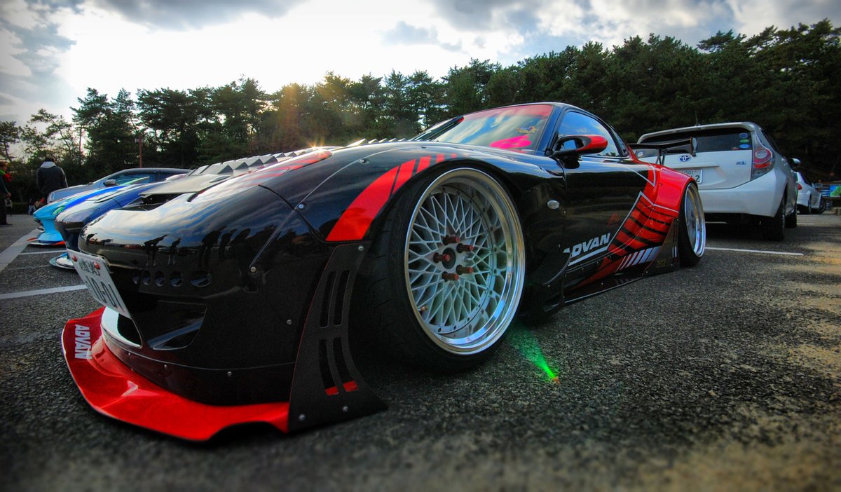 akiramix_evo_x's tweet photo. 2020新春お笑いチャンプルOFF会IN鷲羽山㊵
いつも~ありがとう☆ございます😀✌️🚗🚙🚕🚓
#鷲羽山🦅⛰
#倉敷
#倉敷ロケバニ舎
#三好自動車
#鷲羽山
#RX7
#MIYASHI https://t.co/opFwuX48HT