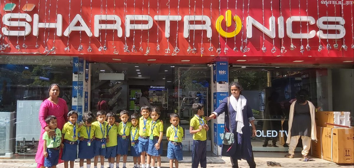 DhanaLa29555966's tweet photo. Field trip to #Sharptronics
#Technology. https://t.co/cEJgP6VwfV