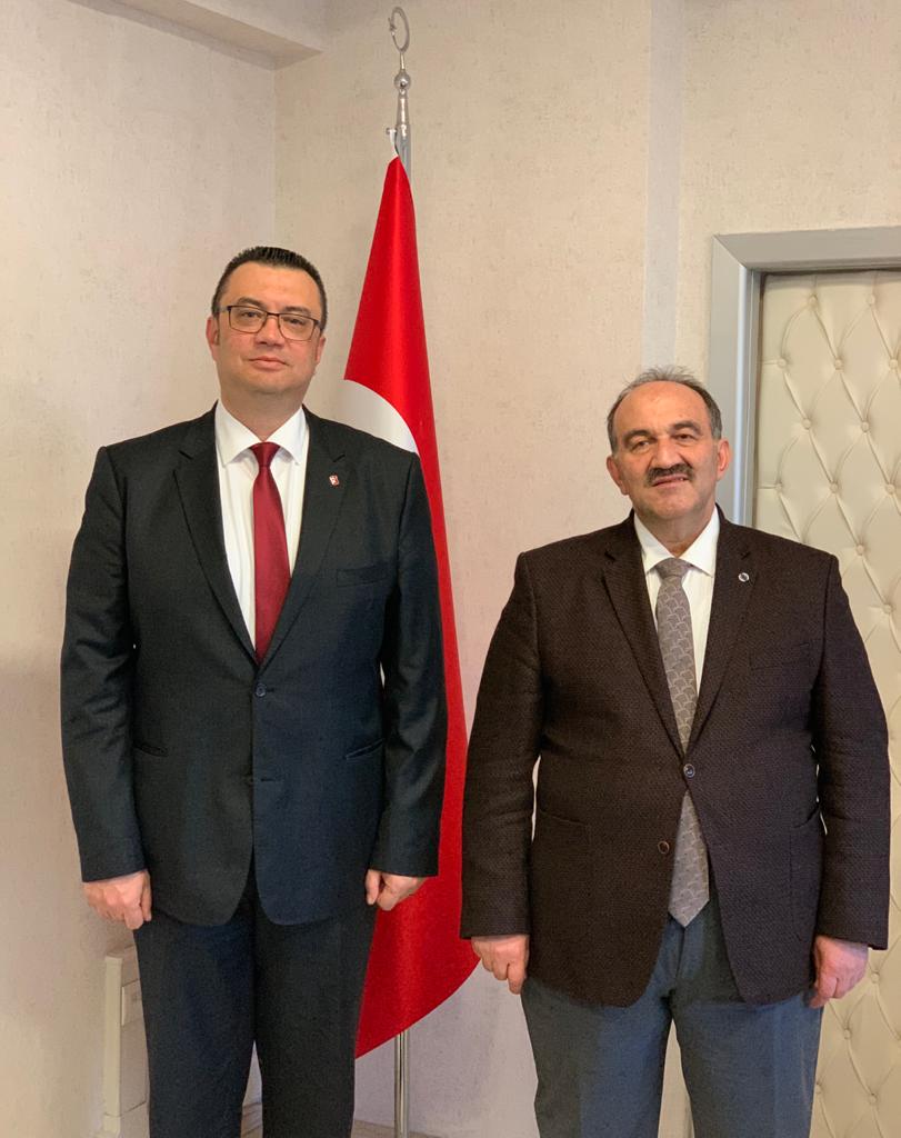 Türk Traktör İş Sağlığı ve Güvenliği Müdürü Selim Arun, İş Sağlığı ve Güvenliği Genel Müdürü görevine atanan Cafer Uzunkaya'yı makamında ziyaret etti. <a href="/CaferUZUNKAYA/">Cafer UZUNKAYA</a>