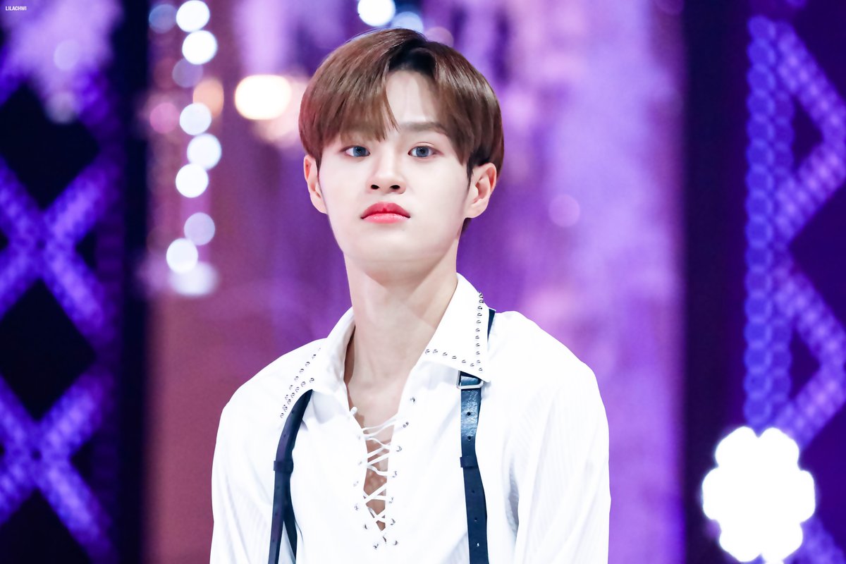 LILACHWI_'s tweet photo. I MISS YOU!

200104 Golden Disc
#이대휘 #대휘 #DAEHWI #AB6IX #에이비식스 https://t.co/8w5d6hmvWH