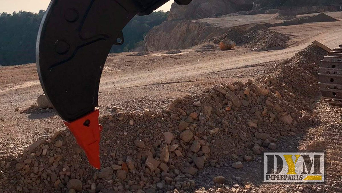 DymImpleparts's tweet photo. Empezando el año 2020 con la entrega de un equipo muy especial y relativamente muy pequeño 😊
Compartimos con ustedes nuestro RIPPER fabricado completamente en HARDOX 450 para aplicaciones severas para excavadora 
#rippertooth #hardoxinmybody #heavydutyequipments #starting2020 https://t.co/4yEZy25Kdk