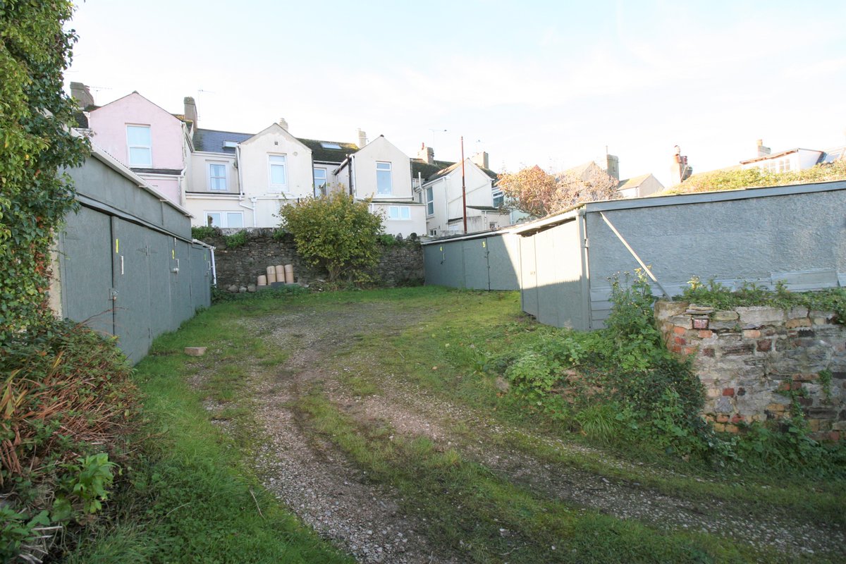 WinkworthTorbay's tweet photo. Looking for a big #garden, #Investment, #Income, #Land? Check out what this seriously unique place has to offer in Drew Street #Brixham! #hostoric #Winkworth 

Check here for more info: https://t.co/gdgMIMve29 https://t.co/DDhbPH3aFs