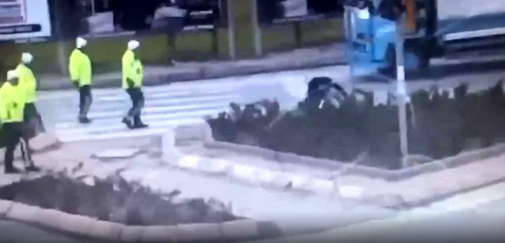 Polisler kamyoncuyu dövdü mü? endogrusu.com/2020/01/10/pol…