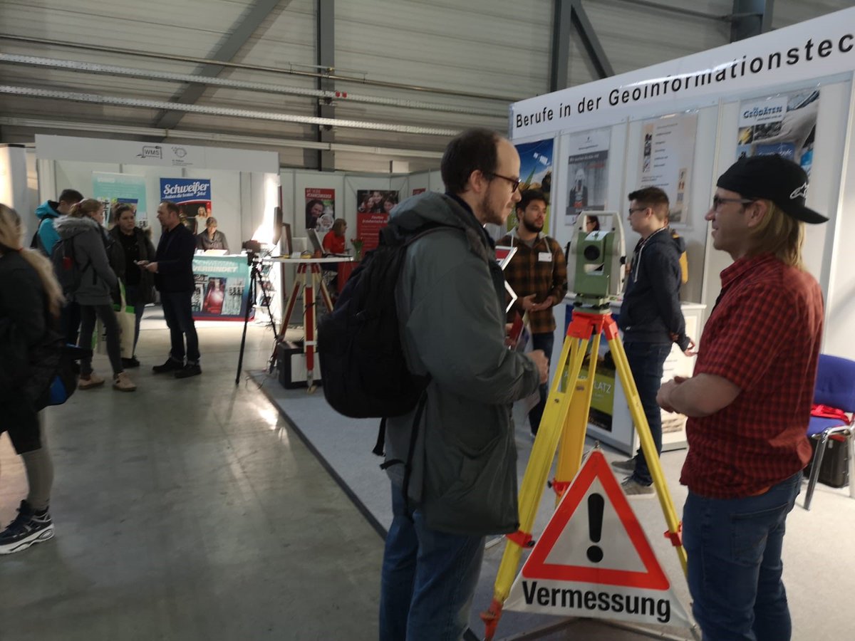 DVW_ST_eV's tweet photo. Interesse an Studium, Ausbildung oder Praktikum #Geodäsie #Geoinformation #Vermessung #Geomatik #Vermessungstechnik ? ... Informationen gibt bei uns auf der #Chance2020 in Halle H2StandM5 @DVW_ST_eV @DVW_eV @VDV @BDVI_Bbg @HSAnhalt @IGVDessau #LVermGeo_ST #ArbeitsplatzErde https://t.co/63vqIbO0TI
