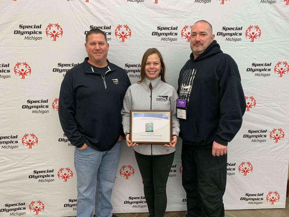 RobertLeduc12's tweet photo. Macomb Correctional Facility received two awards this year at the 2020 kickoff. The Ruby award for over 10,000 raised.  The MDOC received the Diamond award  for raising over 153,000 in 2019 @MDOCCFA @MDOCFOA @mcoreports @MichiganDOC @ChrisGautz @hollyk_kramer @SpOlympicsMI https://t.co/6JVmPDpsqc