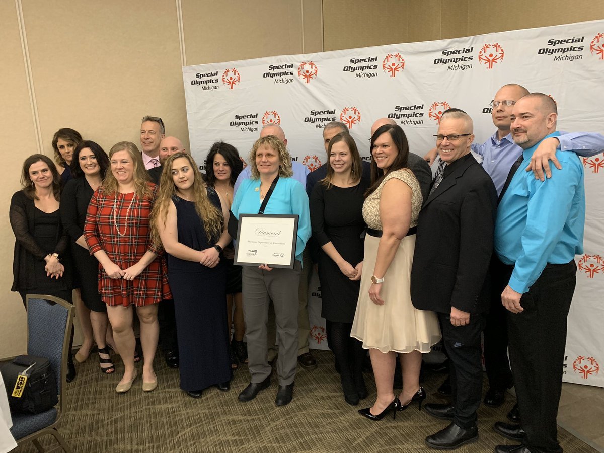 RobertLeduc12's tweet photo. Macomb Correctional Facility received two awards this year at the 2020 kickoff. The Ruby award for over 10,000 raised.  The MDOC received the Diamond award  for raising over 153,000 in 2019 @MDOCCFA @MDOCFOA @mcoreports @MichiganDOC @ChrisGautz @hollyk_kramer @SpOlympicsMI https://t.co/6JVmPDpsqc