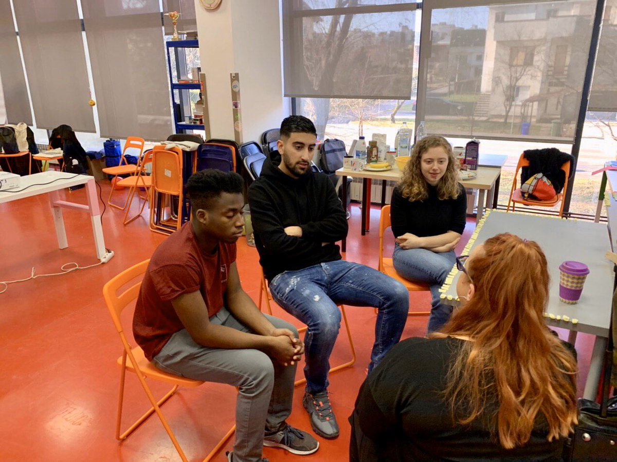 InterlockFound1's tweet photo. Talking about expectations from eachother &amp; the organizations &amp; the division of tasks. #empowermentproject ‘Mirror’. @carpediemklc 🇭🇷 #Croatia, partners🇳🇱 @InterlockFound1 #theNetherlands, @ServeiCivilCat 🇪🇸 #Spain ,#ParcoursleMondeSudOuest 🇫🇷 #France. @Erasmus_Project #youthwork https://t.co/cAq6JAzLHc