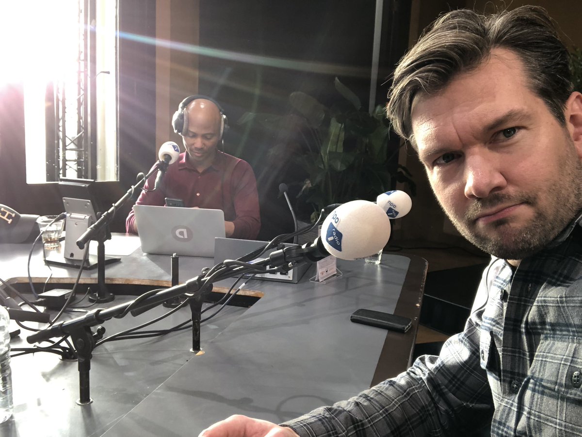 Daar gaan we. Zometeen live op <a href="/NPORadio1/">NPO Radio 1</a> met <a href="/HumbertoTan/">Humberto Tan</a> en Snelle over appen op de fiets