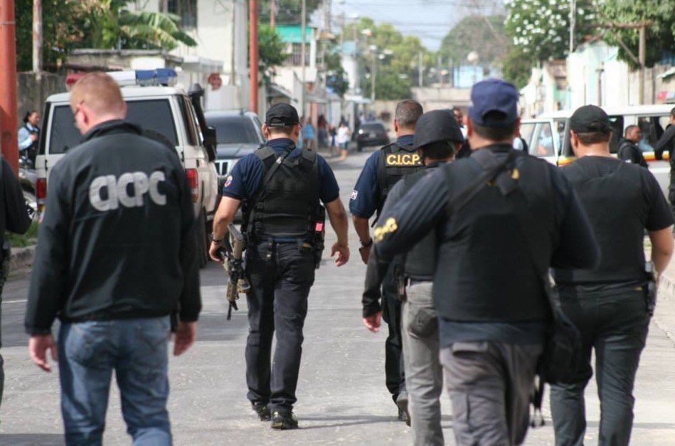 DouglasRicoVzla's tweet photo. CICPC capturó 8 hombres y recuperó 400 kilos de cemento en El Tigre 
https://t.co/3nwCKTrWnE @NicolasMaduro https://t.co/rqR6br8po9