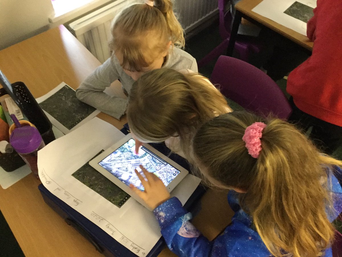 K9_is_my_puppy's tweet photo. In topic this afternoon we used a Google Earth 🌍 to identify features of cities, Wakefield and Leeds.
#MDTopic #MDComputing #MDGeography https://t.co/3bsJZPjsZf
