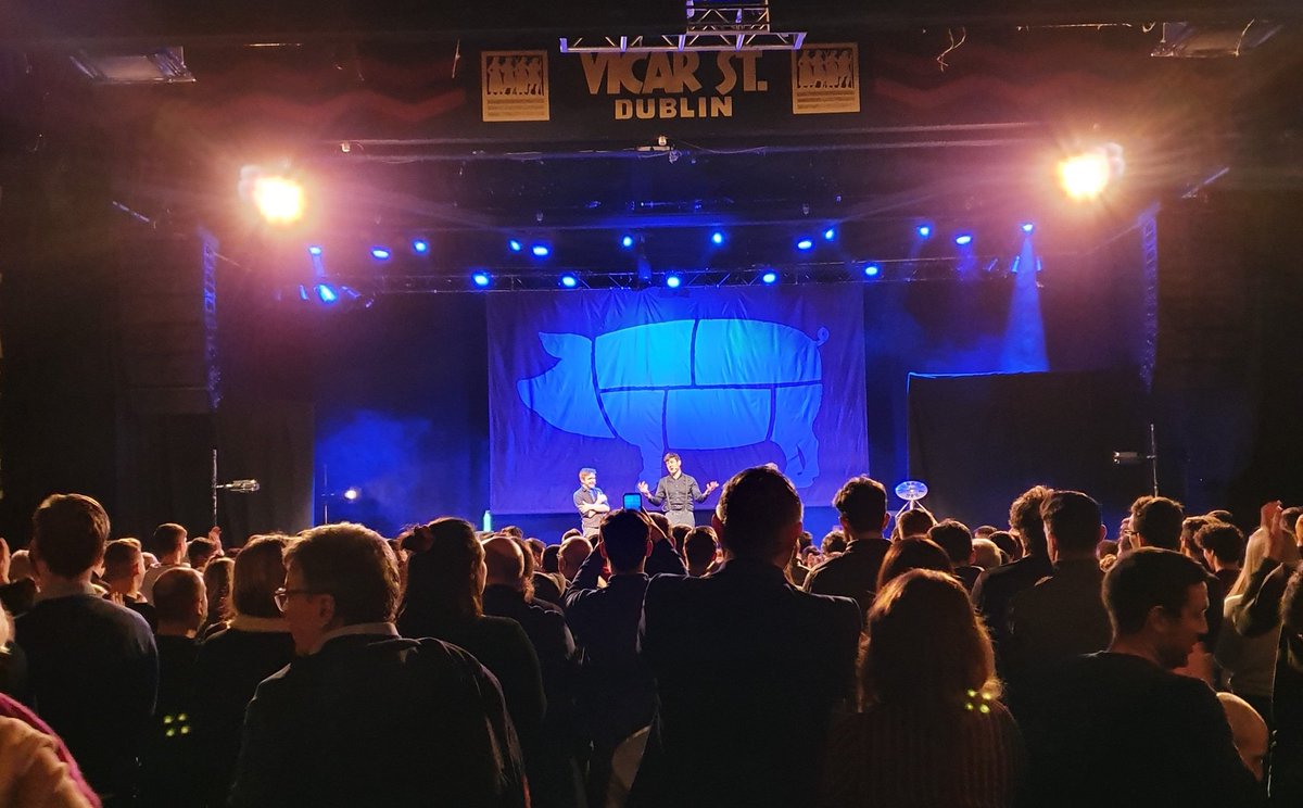 aviarytalent's tweet photo. First Aviary show of the year ended in a standing ovation. Well done @FoilArmsAndHog #FridayFeeling #livecomedy https://t.co/jzL7aTe1oz