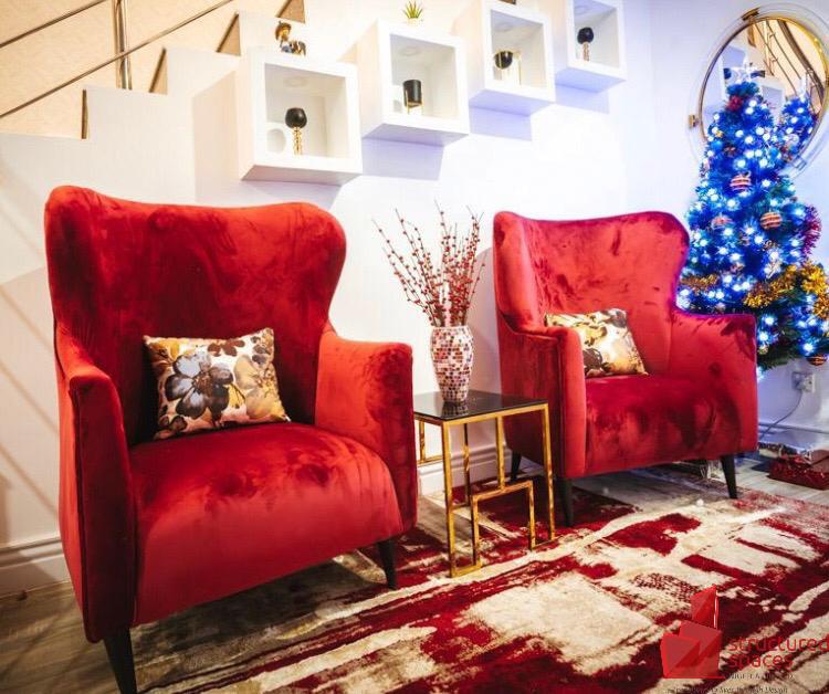 struct_spaces's tweet photo. Throw back to a very Red Christmas! #TeamStructuredSpaces #foyerdesign #christmasdecor https://t.co/fvBH28ziv8
