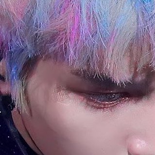 taeyong’s scar feat. his beautiful eye makeup