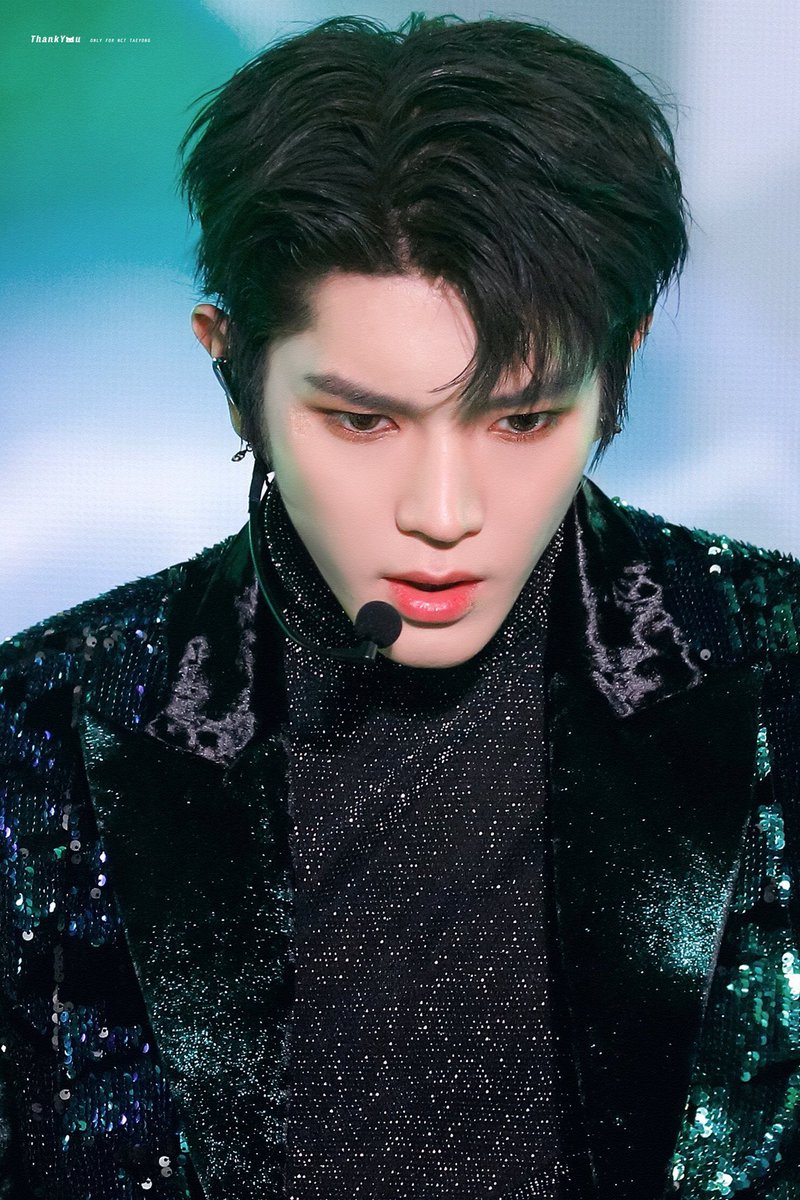 taeyong’s deadly eyes on stage feat. his trademark scar