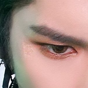 taeyong’s deadly eyes on stage feat. his trademark scar