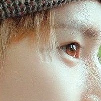 taeyong’s scar and the way his eyes are sparkling here 