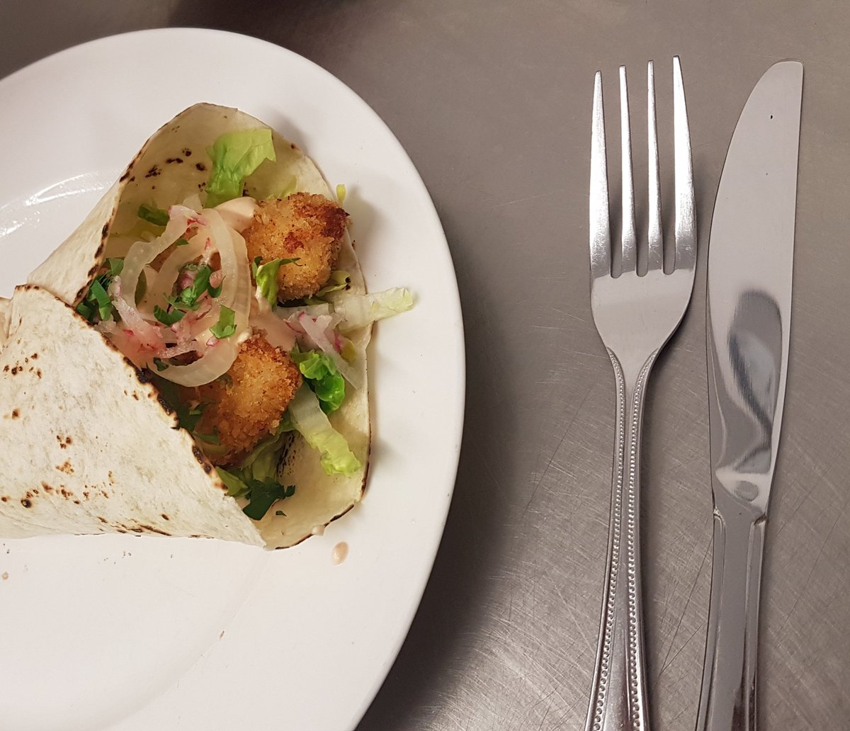 DevFft's tweet image. Somthing new ! 
Fish tacos with harissa sour cream, pickled chilli and onion 🌯🌯😋😋