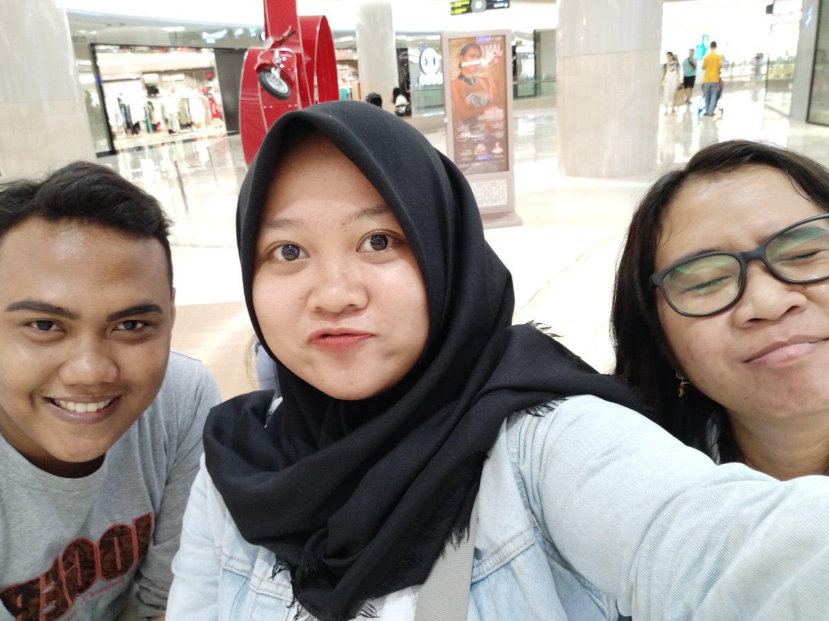 gardinadwi's tweet photo. Ke mol cuman beli cincau station doang aku mah, selebihnya fotofoto :) @pita_pipit https://t.co/avhNqp07Fy