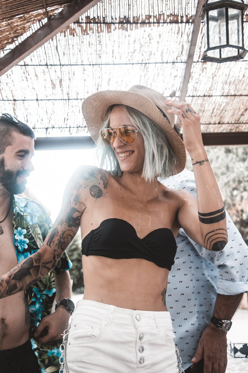 🎩 Porque detrás de los sueños hay sacrificios que mucha gente no ve. Pero prometo estar a la altura, seguir inspirada para seguir creando sueños líquidos, de equipo y de crecimiento 🎩 Nos espera un año de espartanos así que a prepararse todos! Todo de la mano del <a href="/grupolarrumba/">grupolarrumba</a>