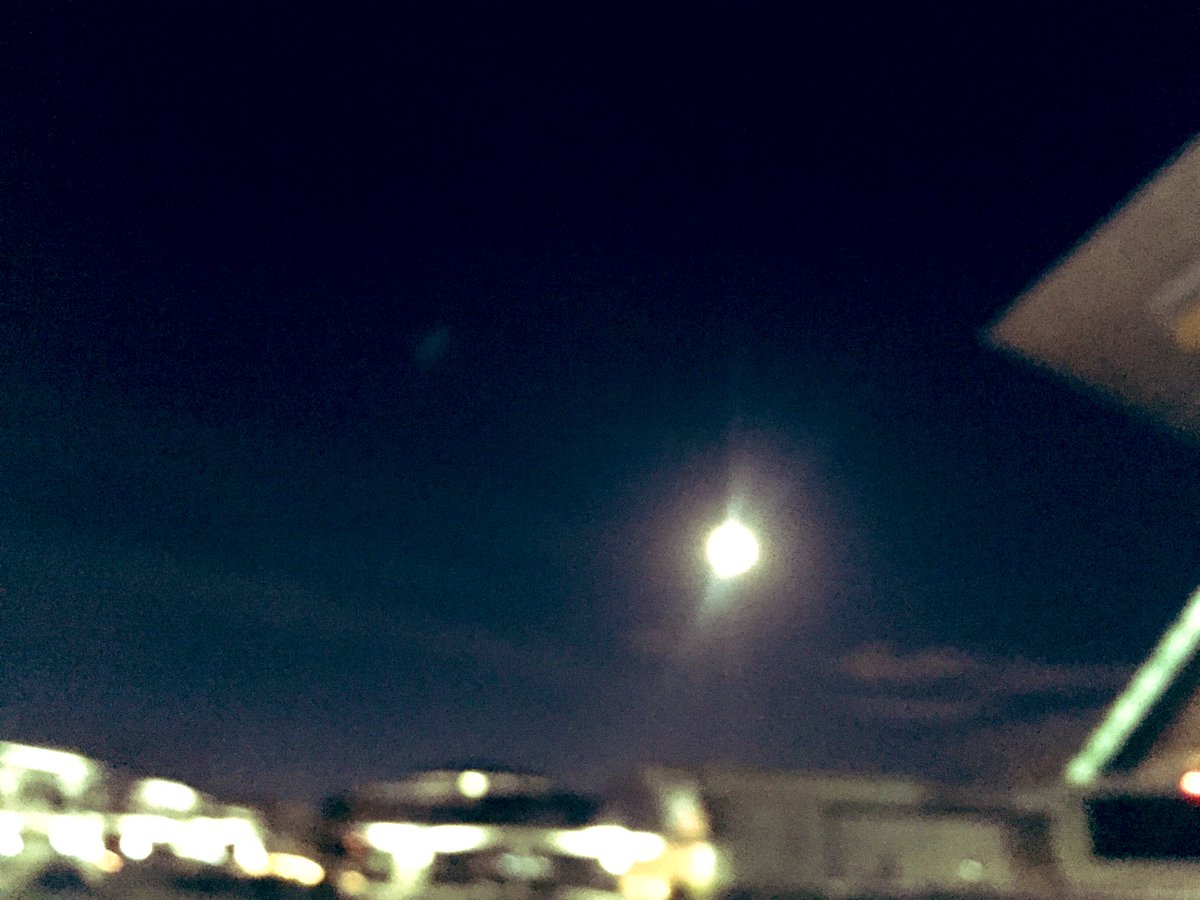njtown26's tweet photo. 2020年初の東京の満月!
月に向かって吠える!
#ロコの星
#Nj
#ウルフムーン
#東京
#蟹座満月
#2020年初満月
#beautiful_moon https://t.co/iPVyRWAe1v