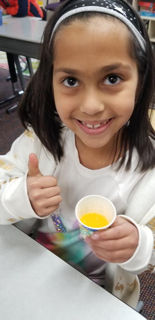 MrsKiebler's tweet photo. Our Star of the Week teaches us how to make fresh squeezed orange juice!  Yummy &amp; fun!   We all had a chance to try. https://t.co/j3VpmW40Bv