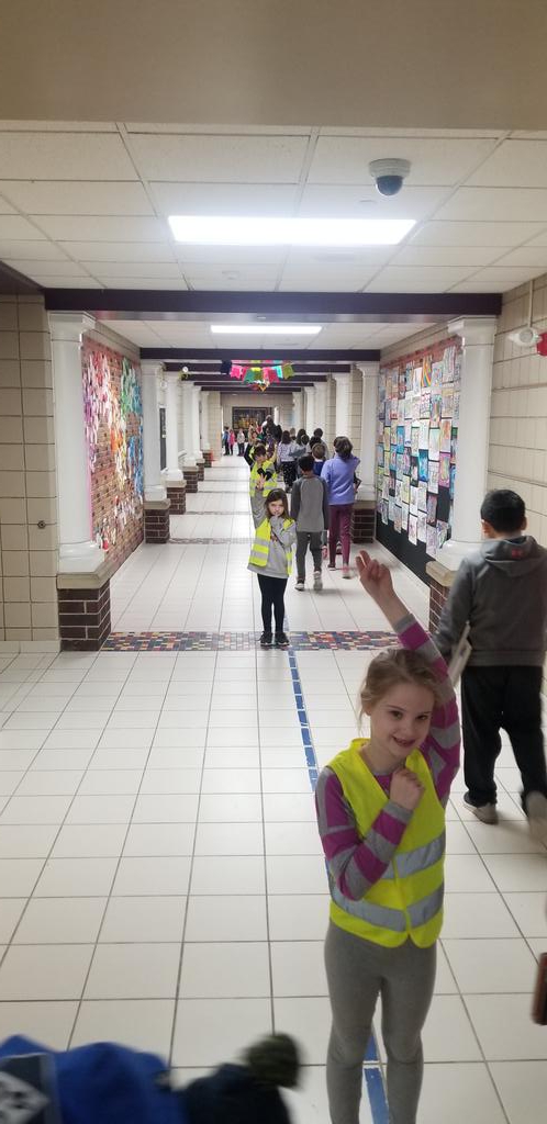 MrsKiebler's tweet photo. Our ushers help students remember to walk quietly to our assembly today.  Way to go leaders! https://t.co/1ipgBISTJW