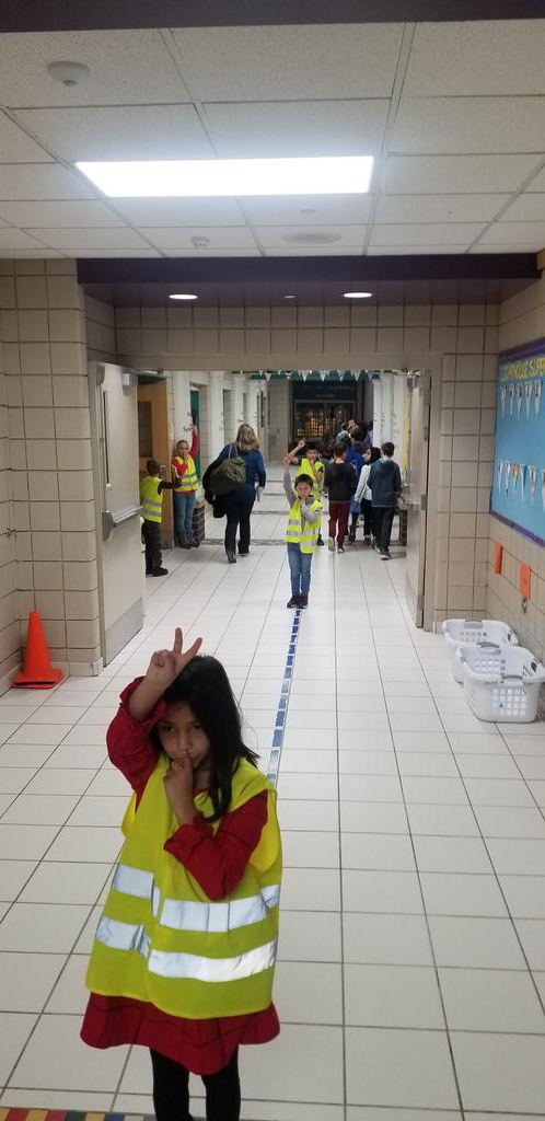 MrsKiebler's tweet photo. Our ushers help students remember to walk quietly to our assembly today.  Way to go leaders! https://t.co/1ipgBISTJW