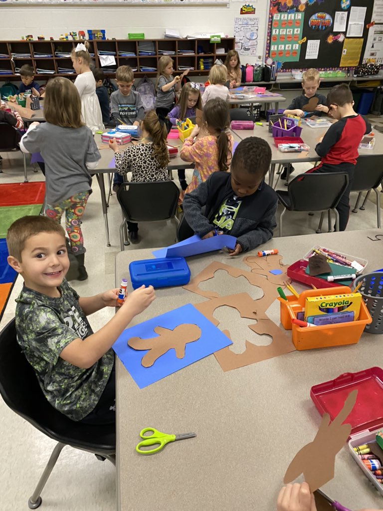 cwjackson404's tweet photo. Making and writing about our favorite Gingerbread characters! #kinderRangers #oneRCE https://t.co/PDvgdggKMF