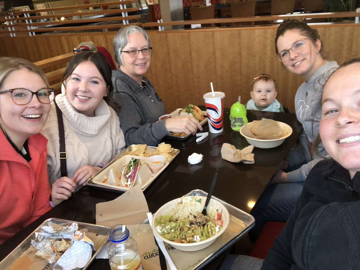 Anne_Verhallen's tweet photo. After a busy start to the week with #SWAC20 my girls surprised me with a birthday lunch on the way to the airport with daughter #4 - and they got me - didn’t suspect a thing #notnicetomakemomcry @Cathleen_90 @JoVerhallen https://t.co/c939Ci6hsl