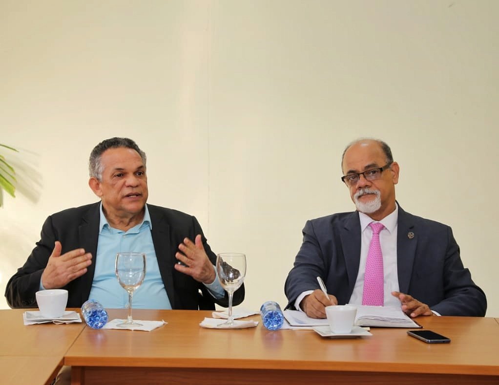 MapRDo's tweet photo. SANTIAGO| Ministro Ramón Ventura Camejo encabeza encuentro con autoridades de la #UASD en Santiago como parte de la motivación y seguimiento en la implementación del modelo de calidad Marco Común de Evaluación #CAF
#ModeloCAF https://t.co/fqtiRkYbXg