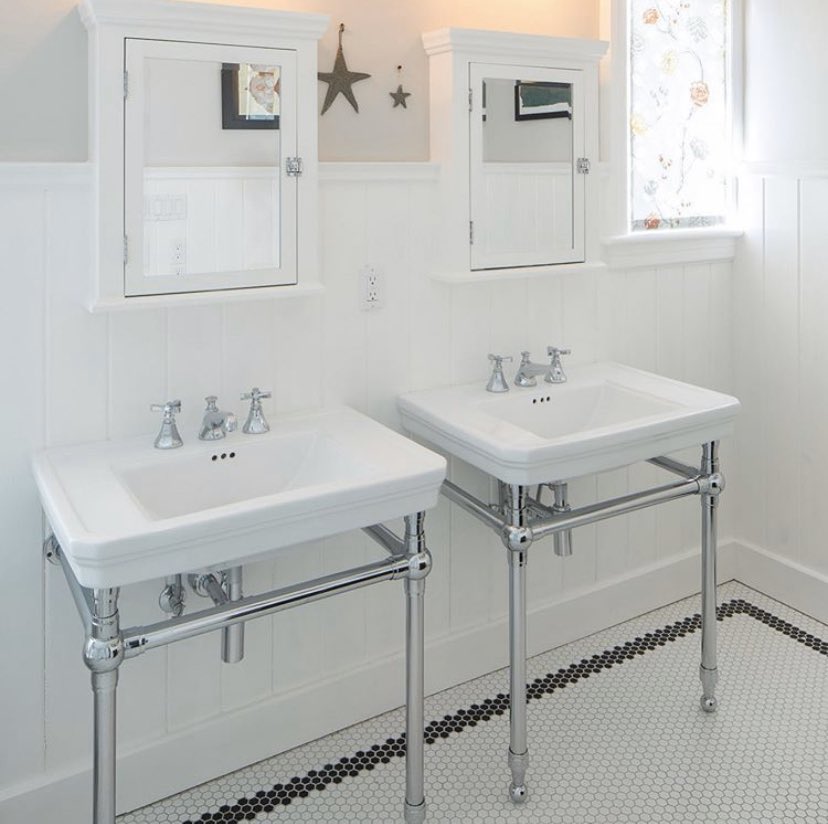 ||  V I N T A G E  ||  On trend since the early 19th century 🙌🏽 .  Yup - tile setters around the world have been cursing these 2” beauties + ambitious designers for that long!  Here, Grassroots Design added a little black border for a classic carpet effect, and we 🖤 it!