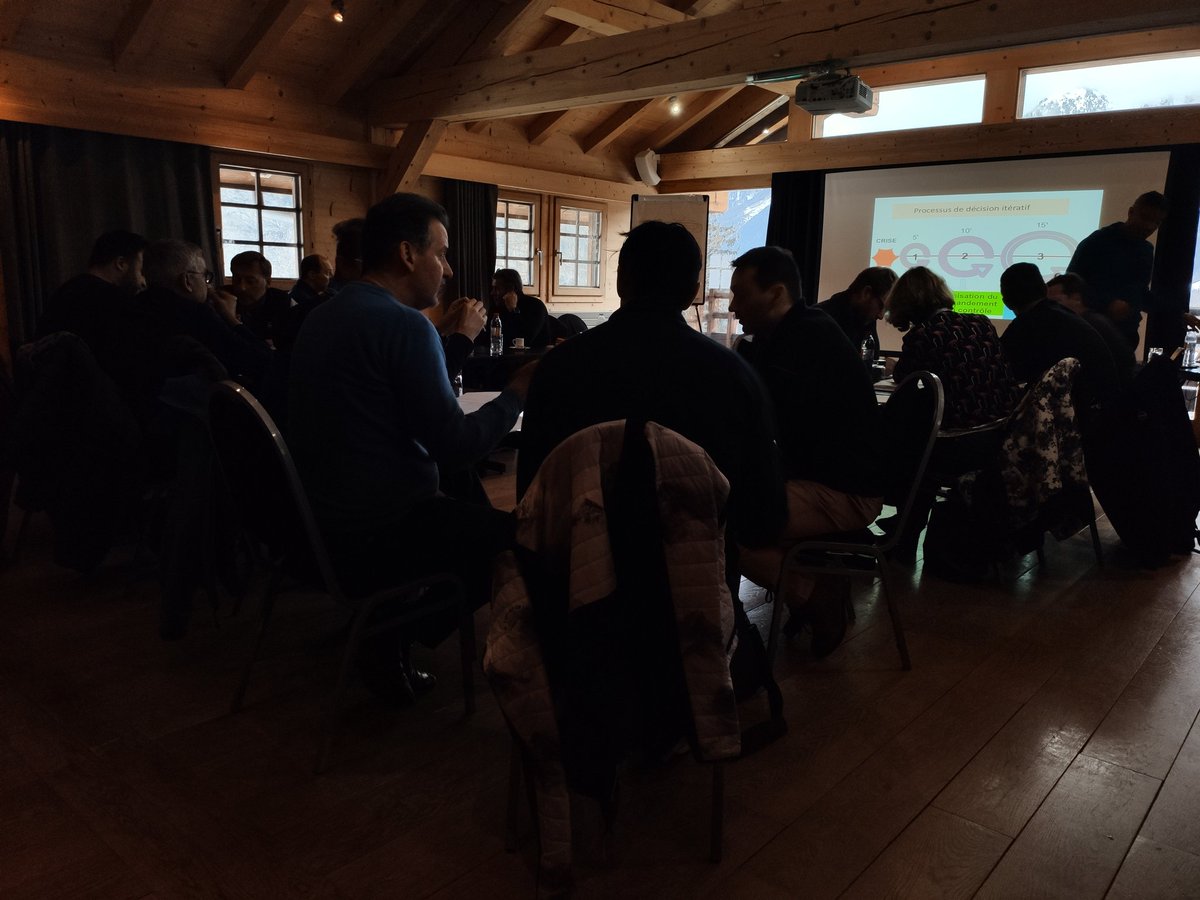 MountainPath3's tweet image. "C était sans risque...et pourtant" Immersion montagne + atelier pédagogique de cellule de crise #mountainpath #Management #chamonix #equipededirection #comex