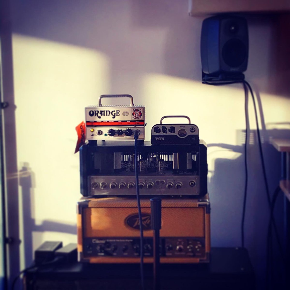 upshotbanduk's tweet photo. Little Amps doing the heavy lifting today! #MicroTerror @OrangeAmps #MV50 @VOXamps @voxampsuk #StompLab #NewMusic #Album #Recording at @ArpCreative https://t.co/MWHPDo6h4v