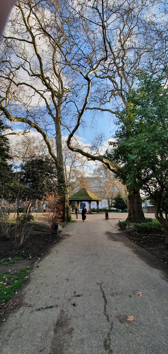 looking4history's tweet photo. Lincoln Inns Field , where in 1683 William Russell, Lord Russell copped an unfortunate one with an axe. #EnglishHistory #CharlesII #TheStuarts #RyeHousePlot https://t.co/UL7qhhh7ps