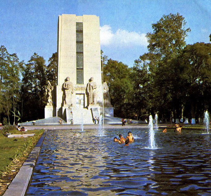 locatel_mx on Twitter: "Monumento a Álvaro en el Parque de la 1979. https://t.co/y14czpqCWk" Twitter