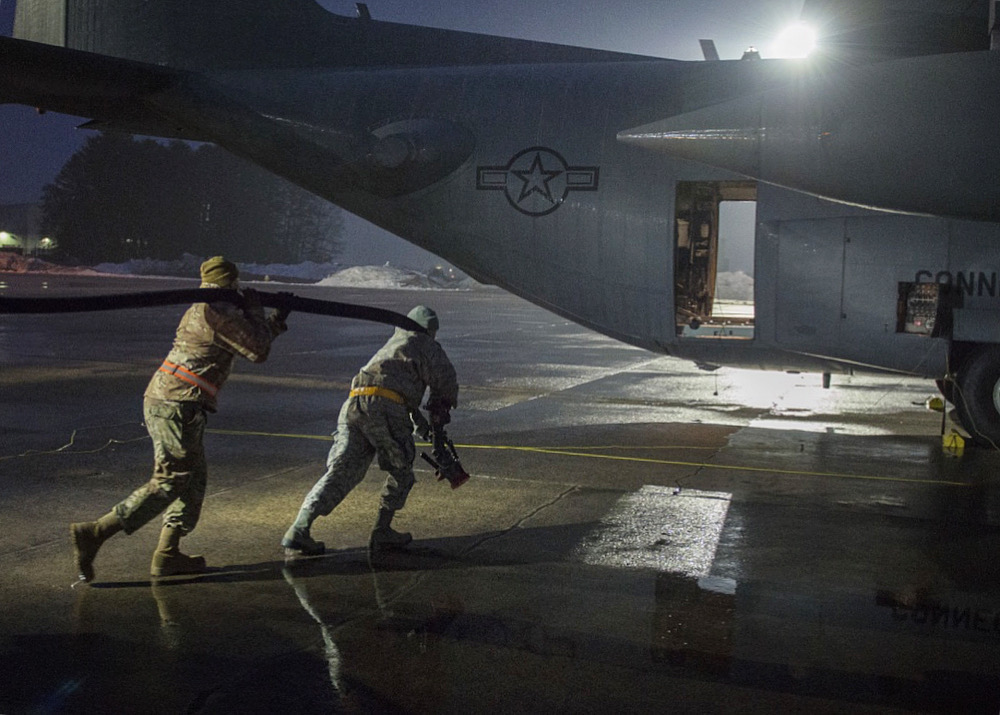 AirNatlGuard's tweet photo. The @CTNationalGuard Fuels Airmen are powering the #FlyingYankees mission by quickly and safely dispensing clean, quality fuel to aircraftโฝ๏ธ๏ธLearn more here: https://t.co/bBlKKL2w94 https://t.co/ejzLOA010Q